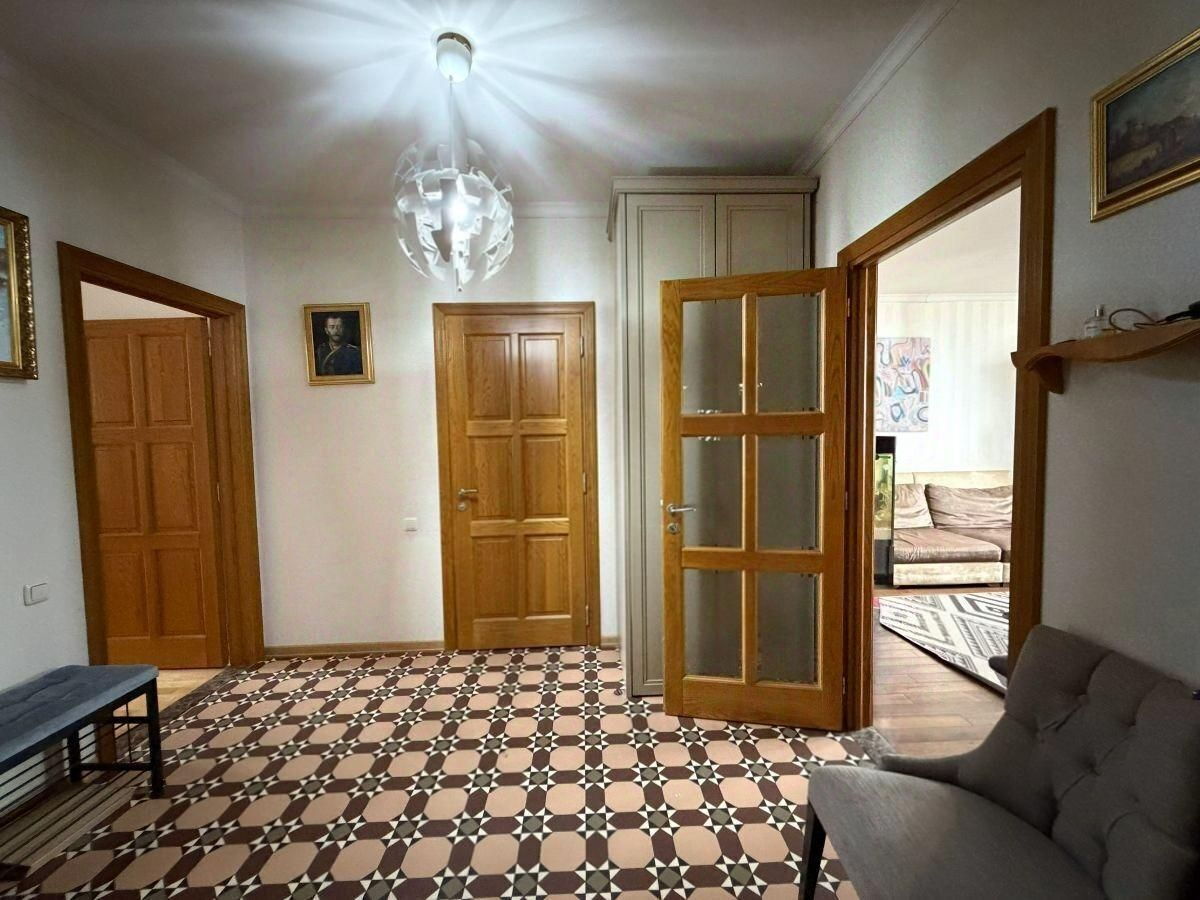 Фото 4 из 16: 4-комнатная квартира, 122 м²