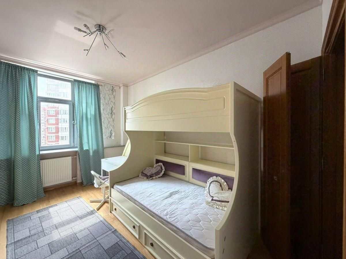 Фото 6 из 16: 4-комнатная квартира, 122 м²
