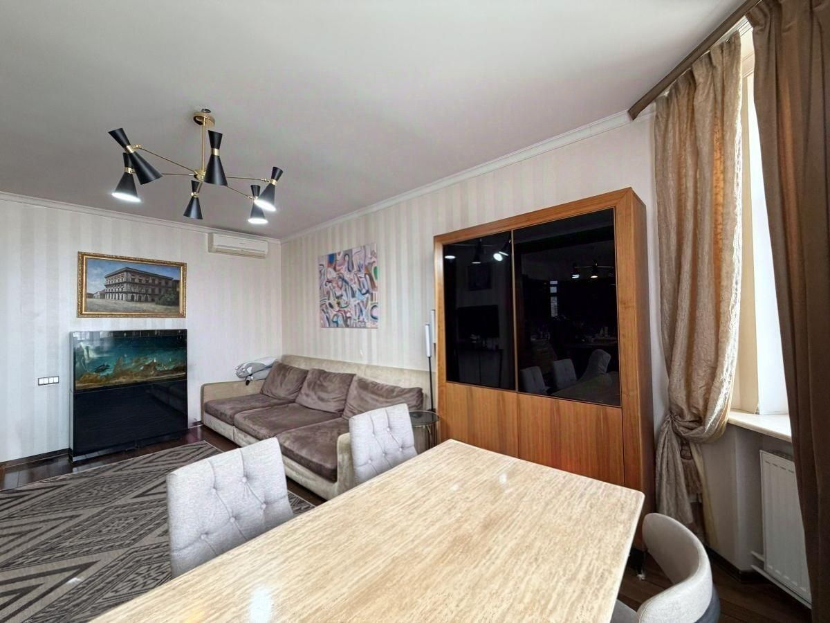 Фото 3 из 16: 4-комнатная квартира, 122 м²